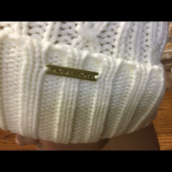 MICHAEL KORS Knit Hat - Picture 9 of 10